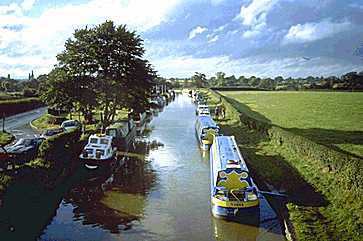 [Image]Boats moored along a canal